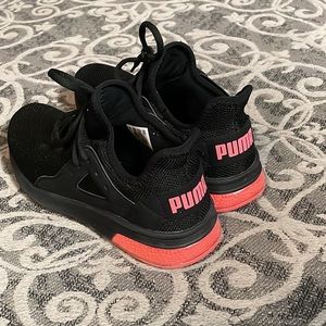 Black PUMA sneakers size US 8.5